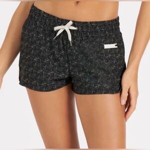 Vuori — Clementine Short in Oregano Woodblock — Size L — NWT